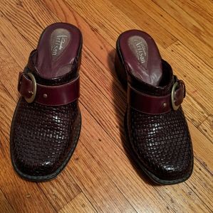 Clark's Artisan collection size 5 1/2 clogs